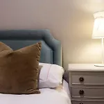 Hamilton Place - Beautiful And Central City Apartment With Private Entrance Sleeps 4